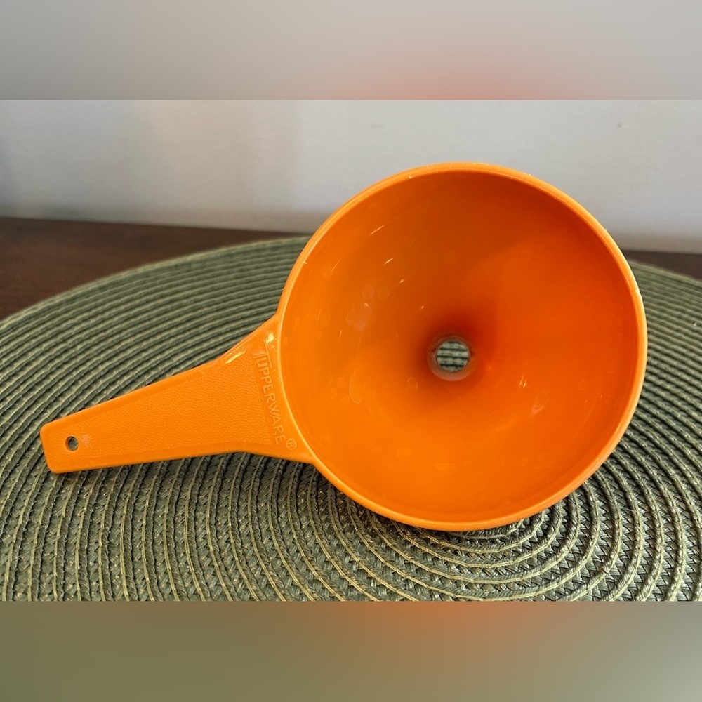 Vintage Tupperware Funnel #1227-
6 Orange ~ Retro Kitchenware
Utensil 4"Diameter